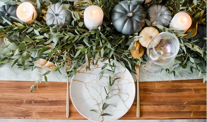 Easy and Elegant Thanksgiving Table Decorating Ideas Image